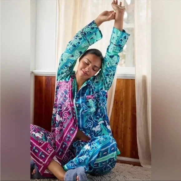 Anthropologie Paisley Silky PJ Set size XS Small
top is XS, bottoms are Small - Picture 4 of 12